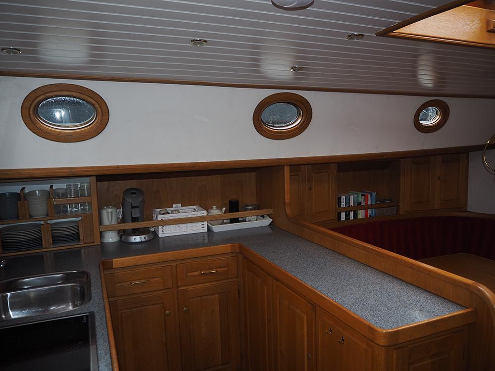 Saloon, Accommodation